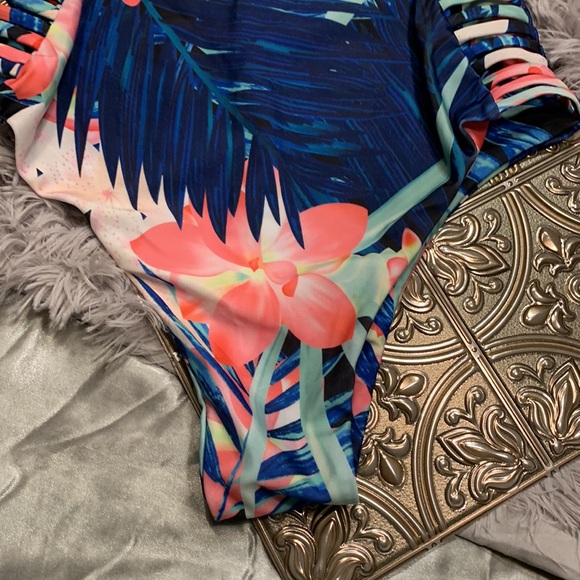 🌹Trendy Tropical Low Back Floral One-Piece Swimsuit - Picture 3 of 10